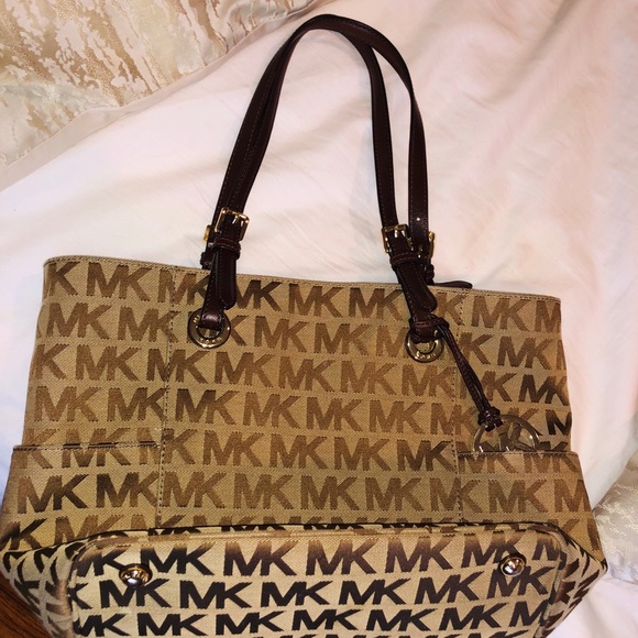 Michael Kors logo handbag - Picture 8 of 8